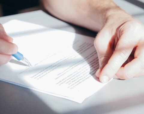 negar a firmar acta administrativa